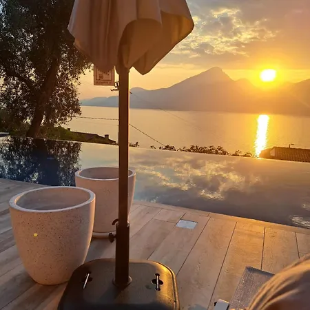 Holzi Apartman *